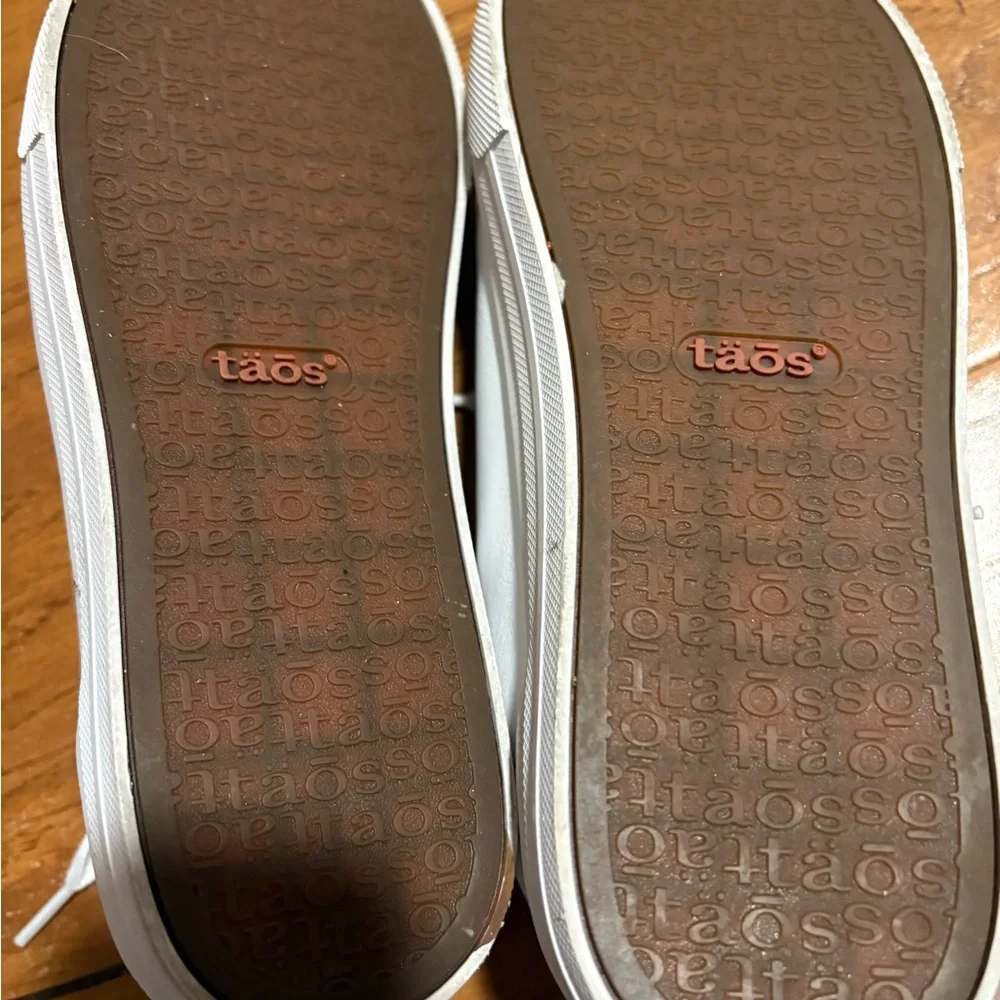 Taos Footwear White Women's Sneakers - Picture 2 of 6